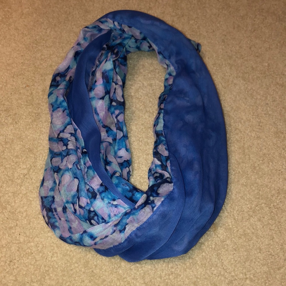 Light-Fabric Infinity Scarf